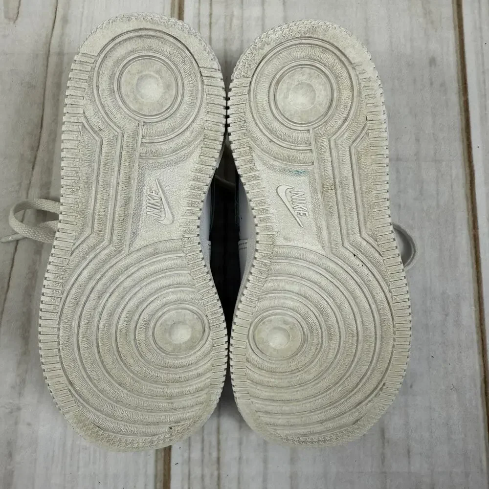 Nike kids white